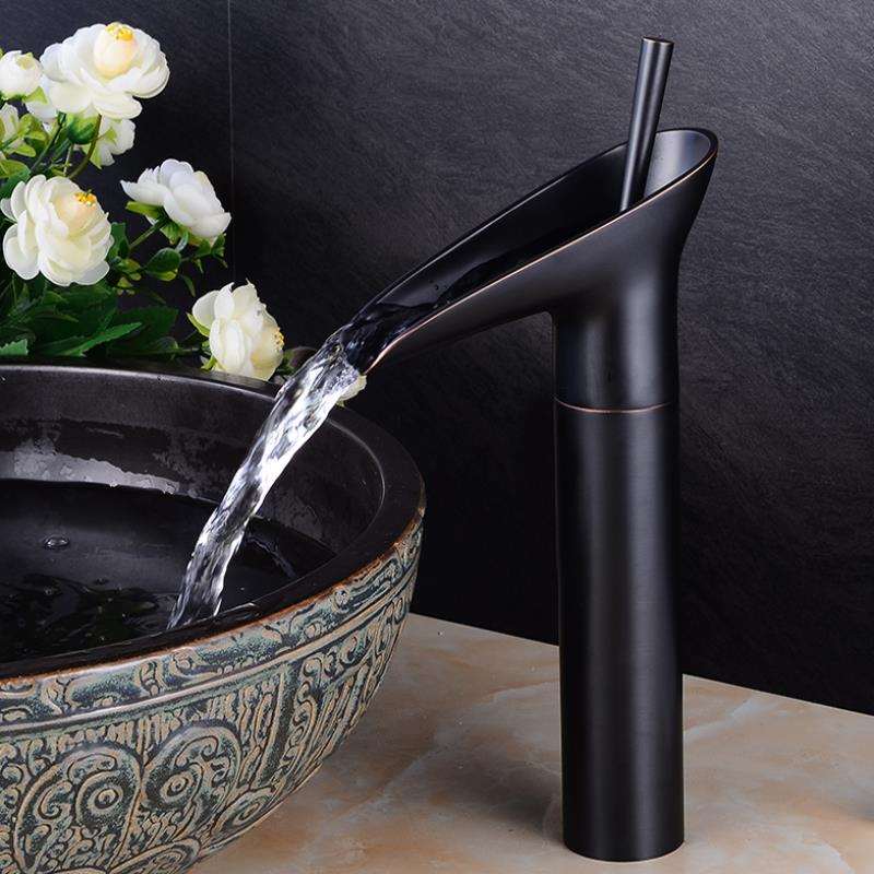Elegante Waterval Badkamerkraan van Messing – Luxe en Duurzaam Ontwerp voor Badkamer 2