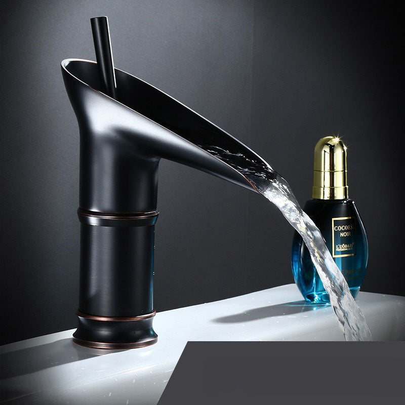 Elegante Waterval Badkamerkraan van Messing – Luxe en Duurzaam Ontwerp voor Badkamer 3