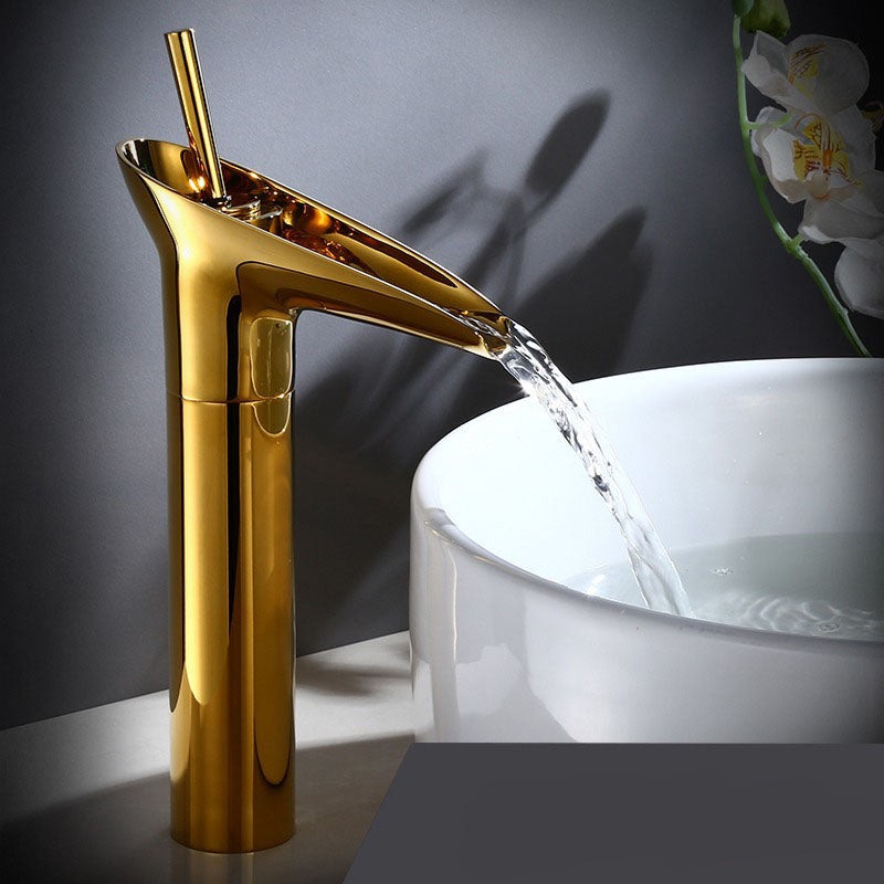 Elegante Waterval Badkamerkraan van Messing – Luxe en Duurzaam Ontwerp voor Badkamer 4