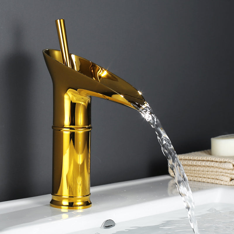 Elegante Waterval Badkamerkraan van Messing – Luxe en Duurzaam Ontwerp voor Badkamer 5