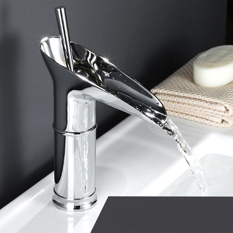 Elegante Waterval Badkamerkraan van Messing – Luxe en Duurzaam Ontwerp voor Badkamer 7