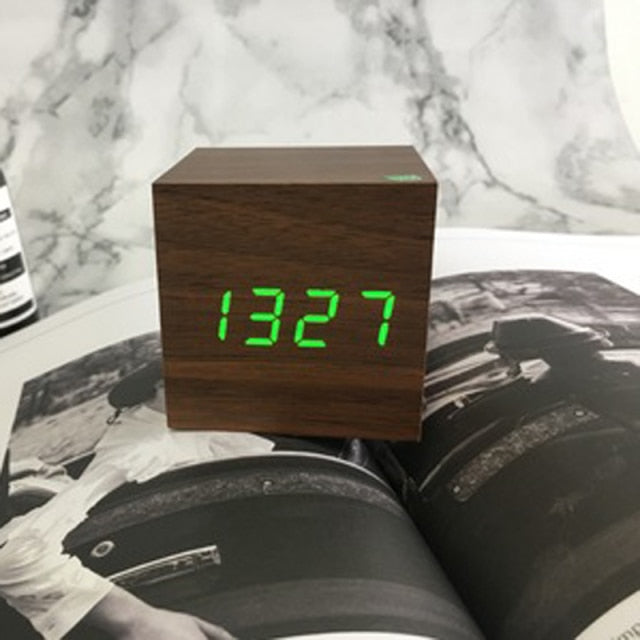 Minimalistische Digitale Wekker met Spraakbesturing en Helder LED-Display voor Slaapkamer 13