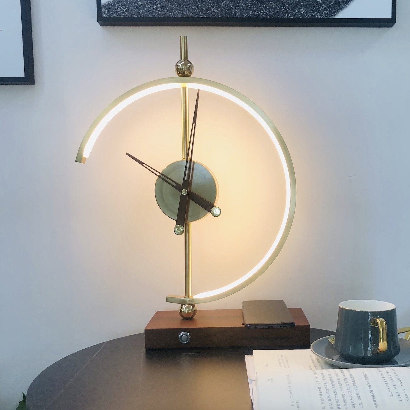 Moderne Staande Lamp met Draadloze Oplaadfunctie – Energiezuinige LED Verlichting 6