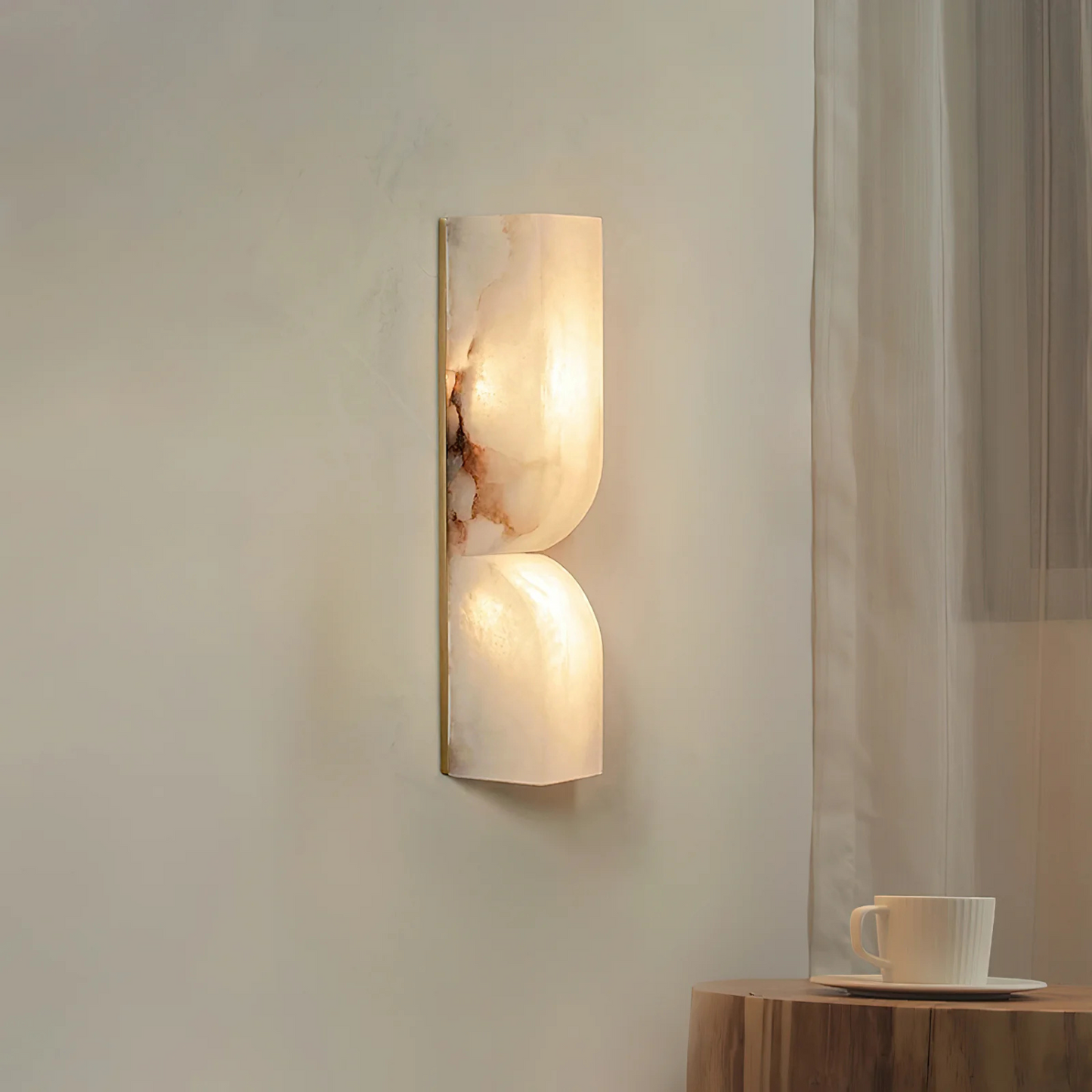 Sculpturale Wandlamp van Albast met Messing Accenten Japandi
