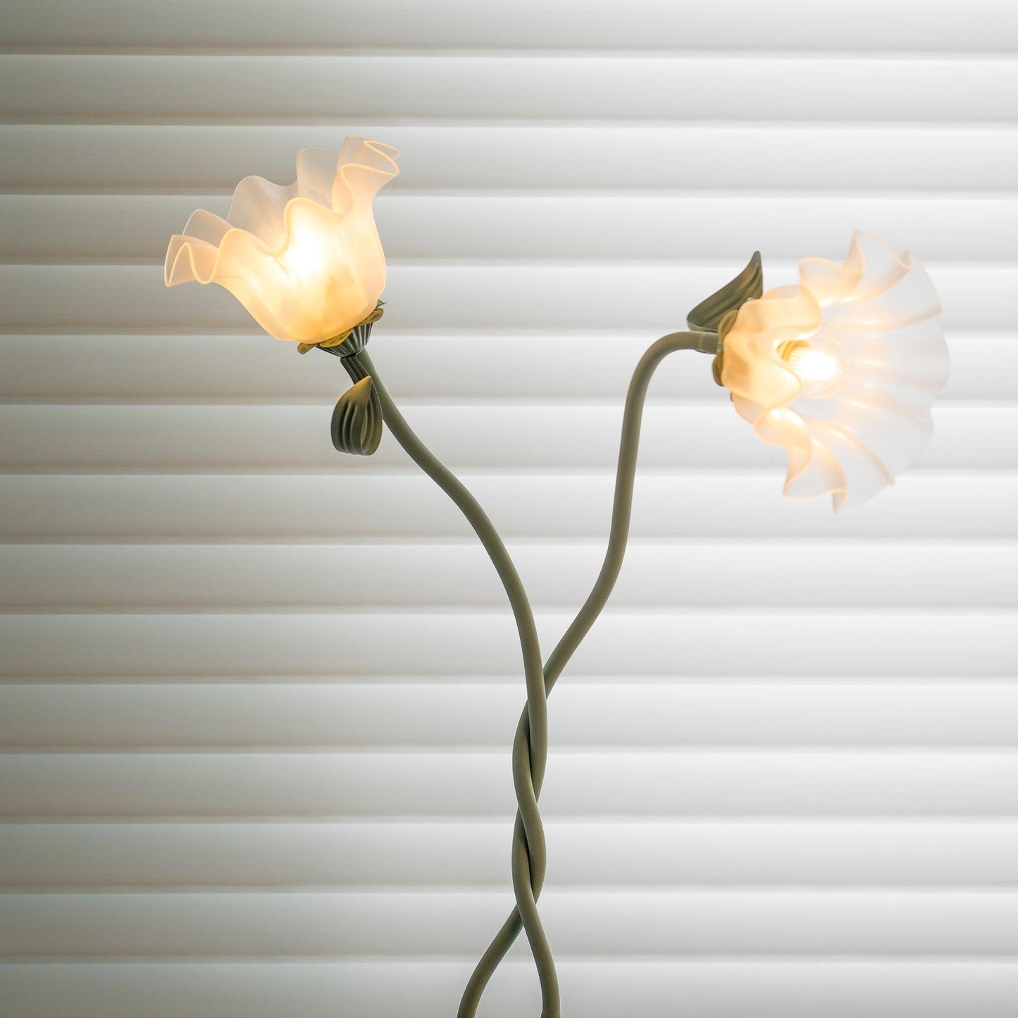 Vloerlamp Calla Bloemen - Matte Groene Staande Lamp met Witte Bloemen voor Woonkamer Decoratie 2