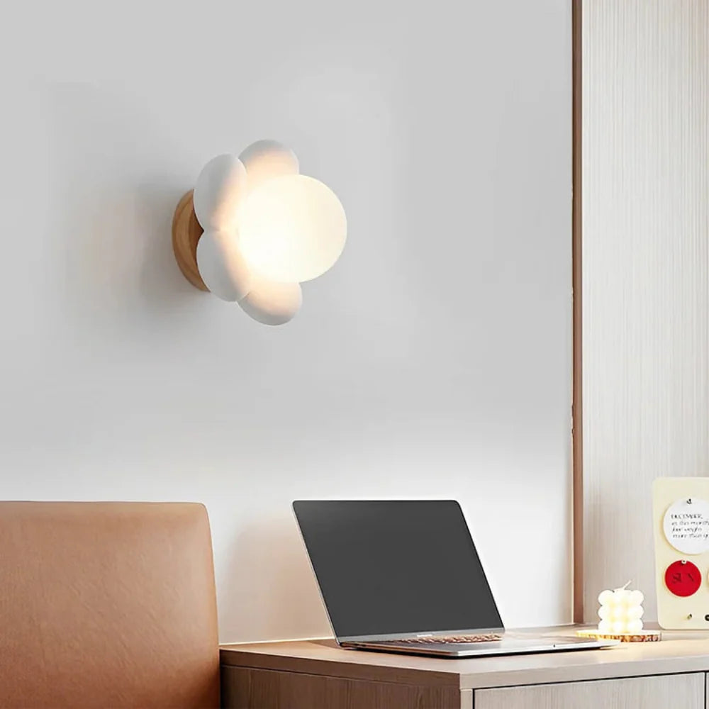 Wandlamp Bloemvorm met Houten Basis – Warm Witte LED Verlichting voor Binnengebruik 0