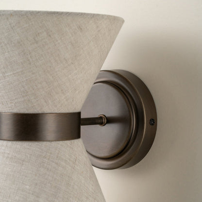 Bronzen Wandlamp met Natuurlijke Linnen Kap en Elegante Afwerking voor Binnengebruik 2