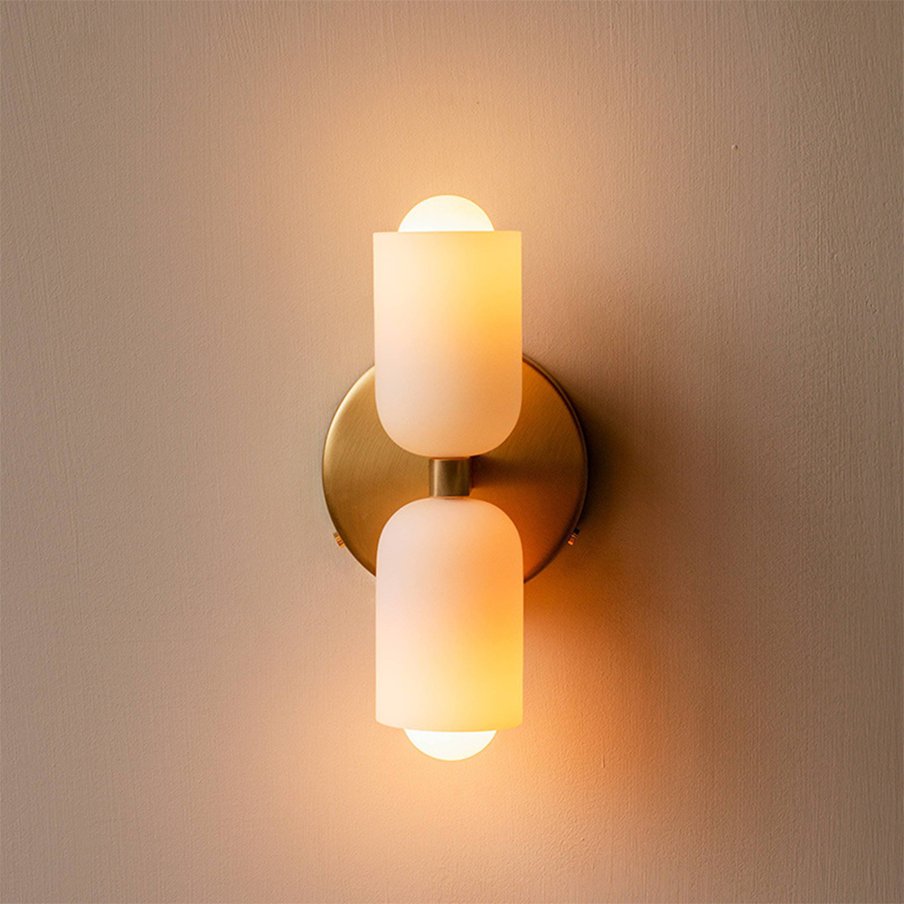 Wandlamp met Acrylaat Kap en Warm Licht voor Moderne Binnenruimtes