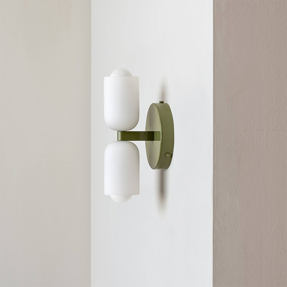 Wandlamp met Acrylaat Kap en Warm Licht voor Moderne Binnenruimtes