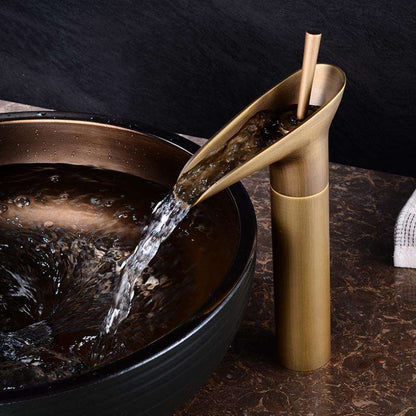 Elegante Waterval Badkamerkraan van Messing – Luxe en Duurzaam Ontwerp voor Badkamer 0