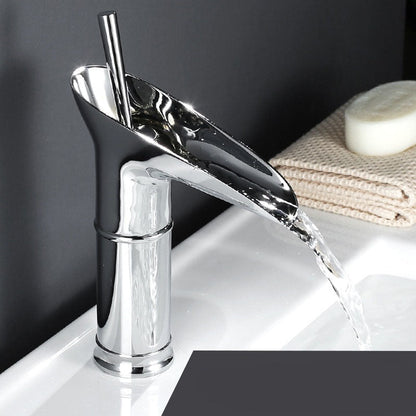Elegante Waterval Badkamerkraan van Messing – Luxe en Duurzaam Ontwerp voor Badkamer 7