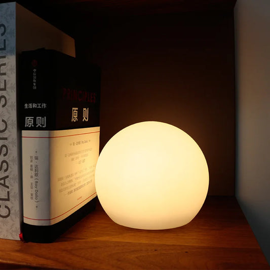 Oplaadbare Tafellamp met 16 Kleuren en Draadloze Functionaliteit – LED AuraBall S - 15cm