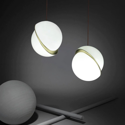 Bol Hanglamp met Gouden Accenten – Moderne Woonkamer Lamp