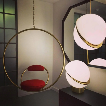 Bol Hanglamp met Gouden Accenten – Moderne Woonkamer Lamp