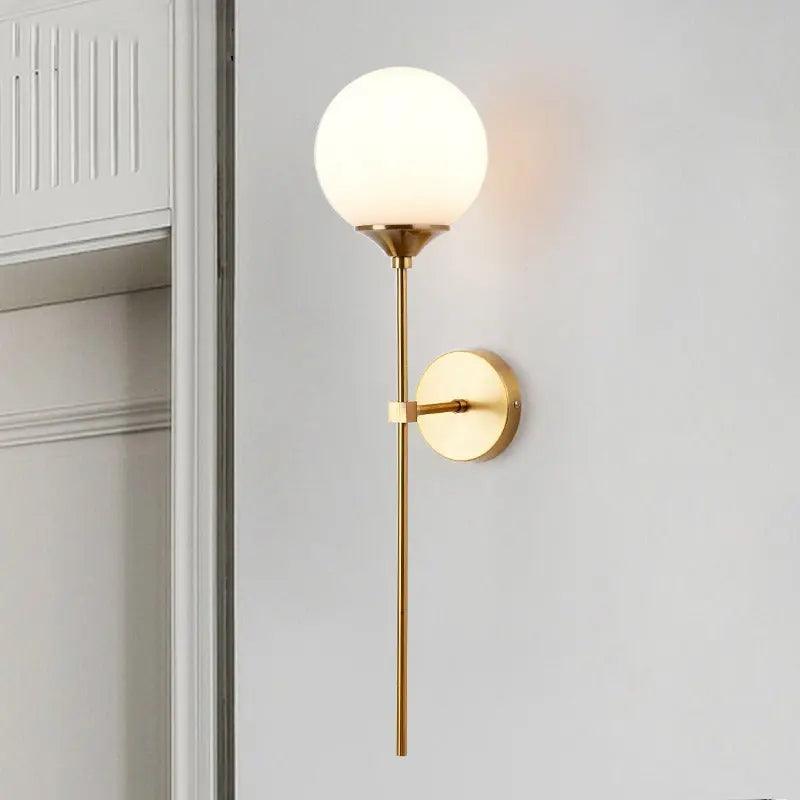 Wandlamp van Glas en Metaal met Gouden Afwerking – Moderne Binnenverlichting Melk