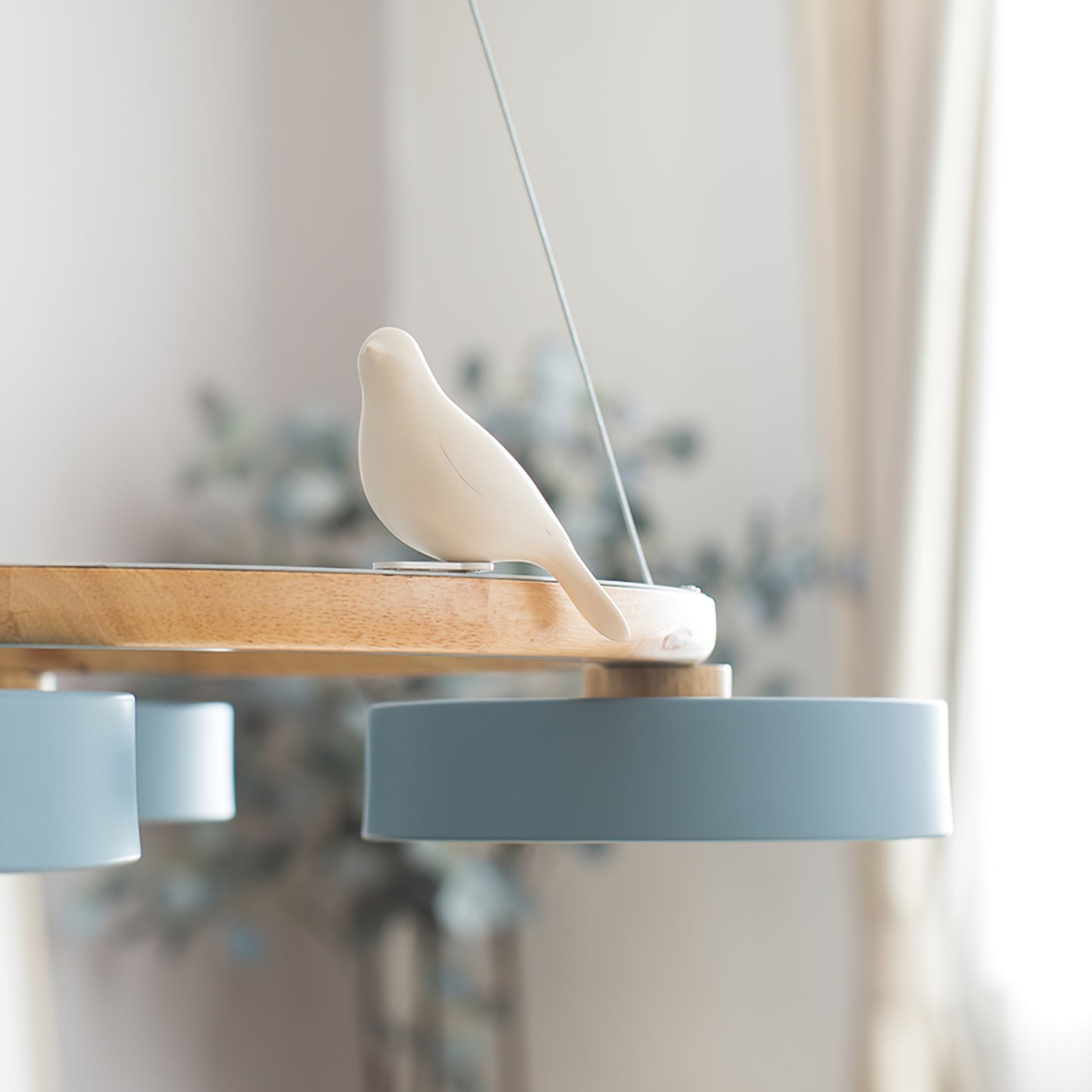 Moderne Kroonluchter van Hout met Vogelfiguren en LED Verlichting – Ronde Plafondlamp voor Woonkamer en Eetkamer 4
