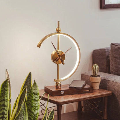 Moderne Staande Lamp met Draadloze Oplaadfunctie – Energiezuinige LED Verlichting 1