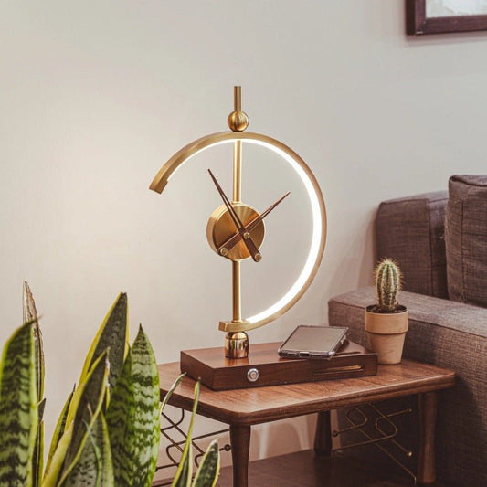 Moderne Staande Lamp met Draadloze Oplaadfunctie – Energiezuinige LED Verlichting 1