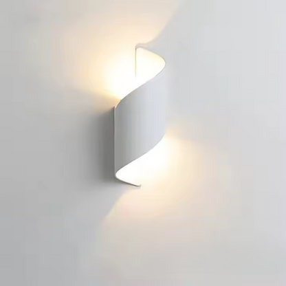Moderne Wandlamp Zwart met Organisch Design en Sculpturaal Licht Wit