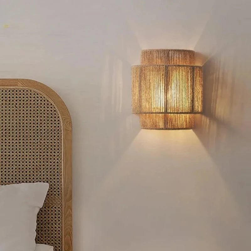Wandlamp van Handgeweven Bamboe met Rieten Kap voor Sfeervolle Binnenverlichting