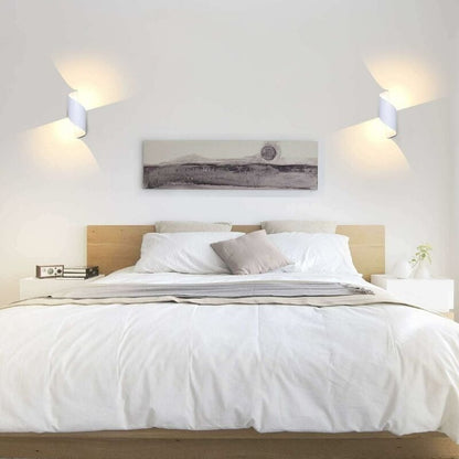 Moderne Wandlamp Zwart met Organisch Design en Sculpturaal Licht