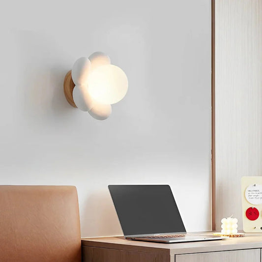 Wandlamp Bloemvorm met Houten Basis – Warm Witte LED Verlichting voor Binnengebruik 0