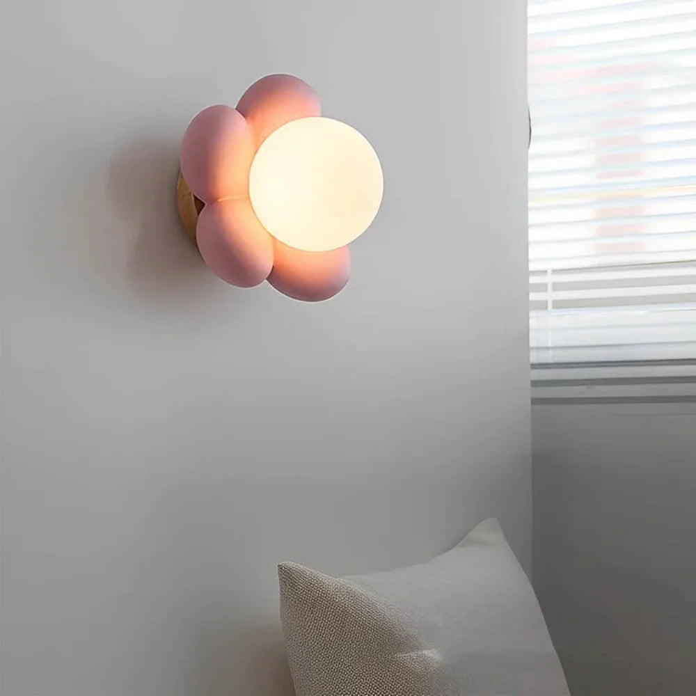 Wandlamp Bloemvorm met Houten Basis – Warm Witte LED Verlichting voor Binnengebruik