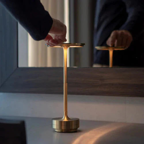Draadloze Tafellamp met Verstelbare Helderheid – Oplaadbare LED Lamp voor Binnen en Buiten Goud